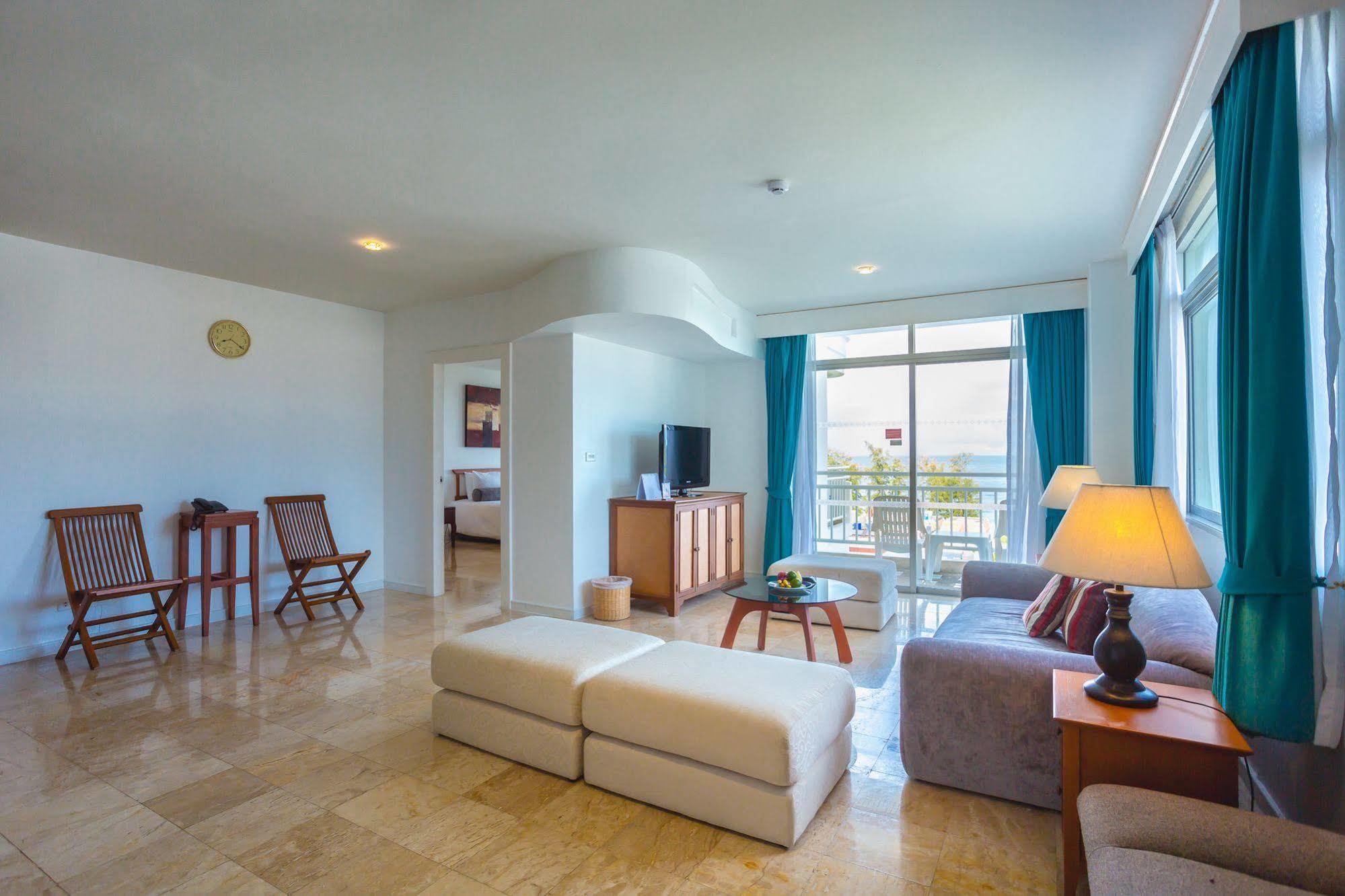 酒店 Waterfront Phuket By Centara 4*