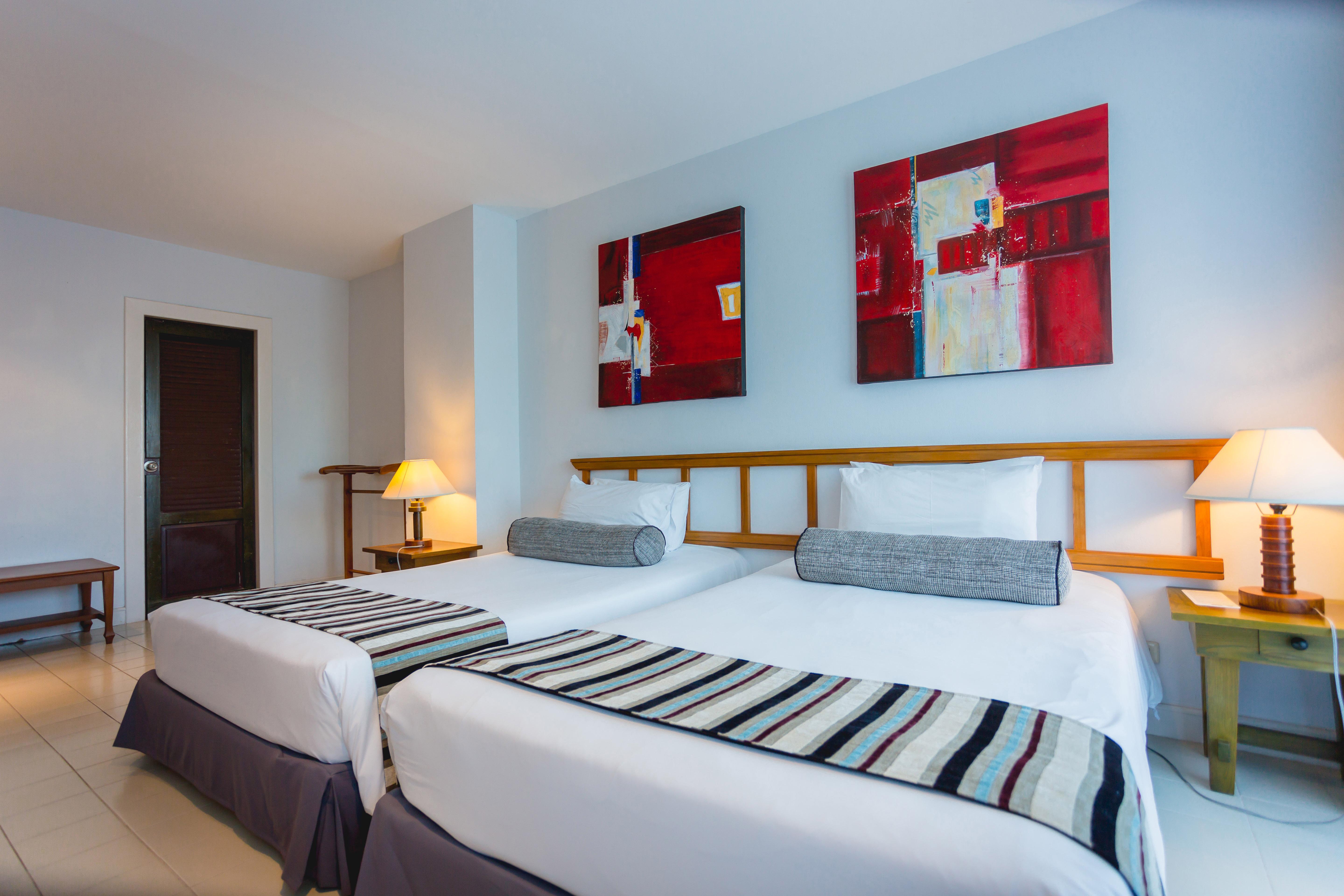 מלון Waterfront Phuket By Centara Karon