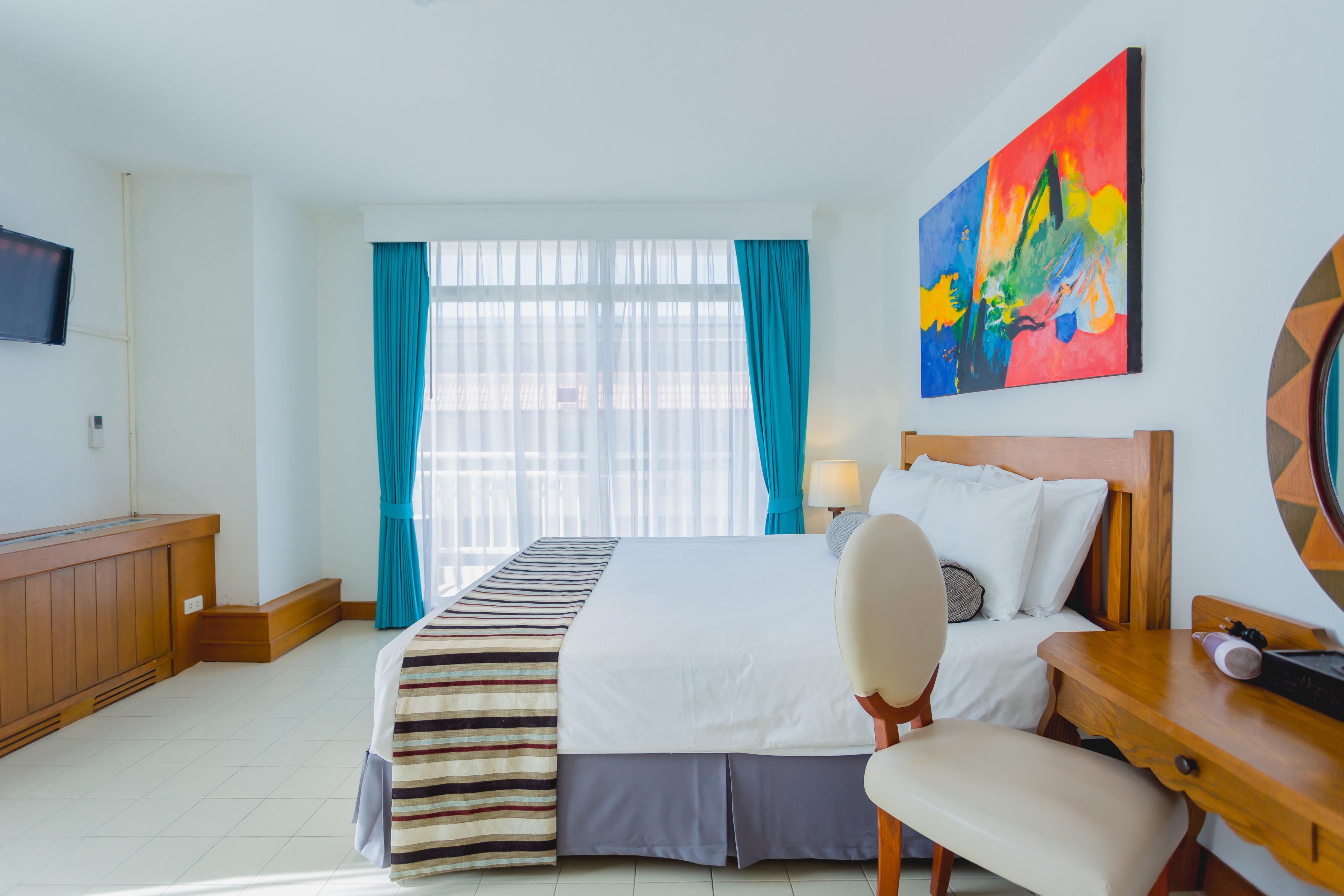 מלון Waterfront Phuket By Centara Karon