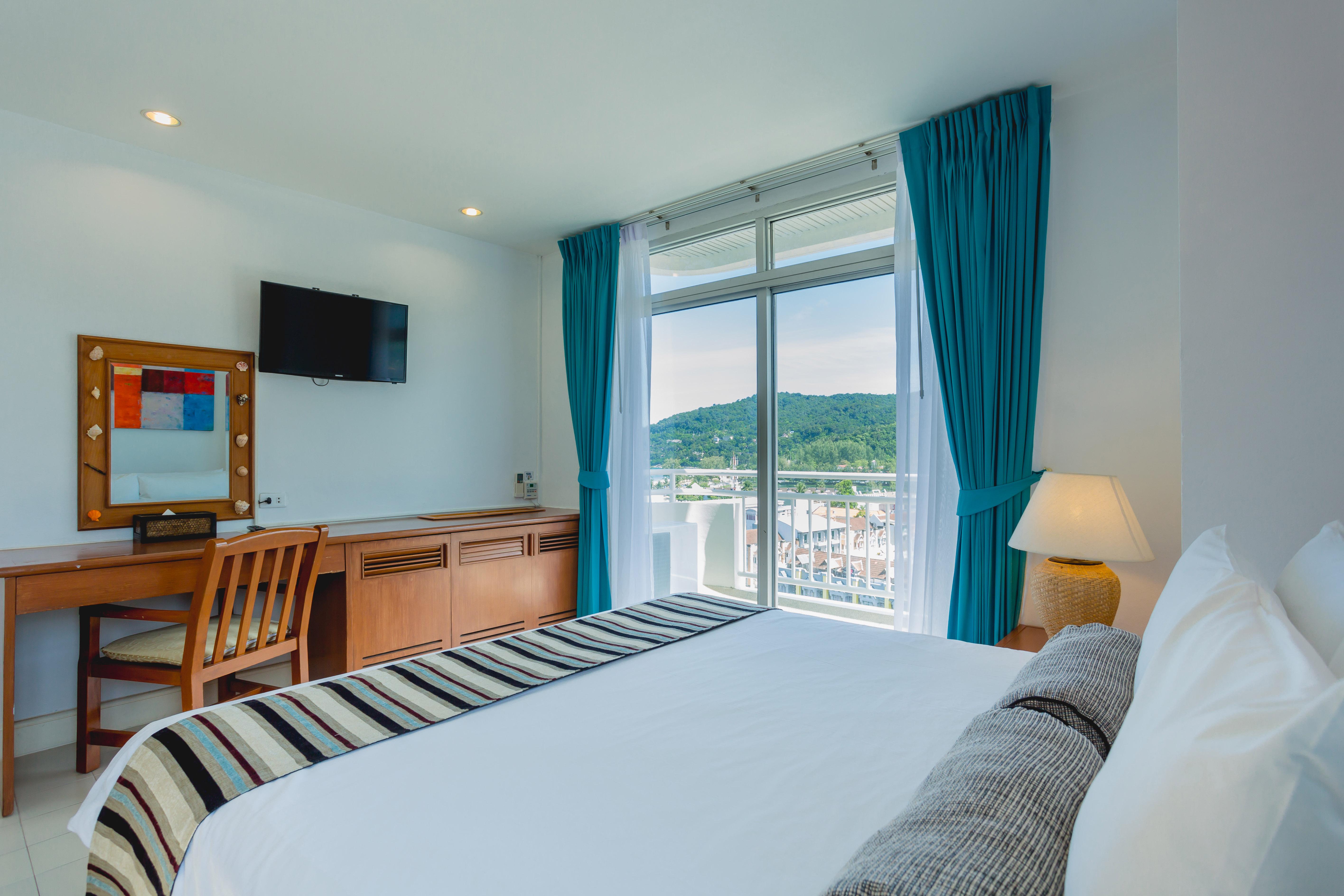 מלון Waterfront Phuket By Centara Karon