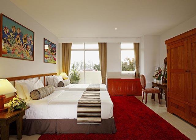 Waterfront Phuket By Centara מלון Karon
