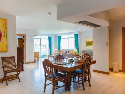 Waterfront Phuket By Centara מלון Karon