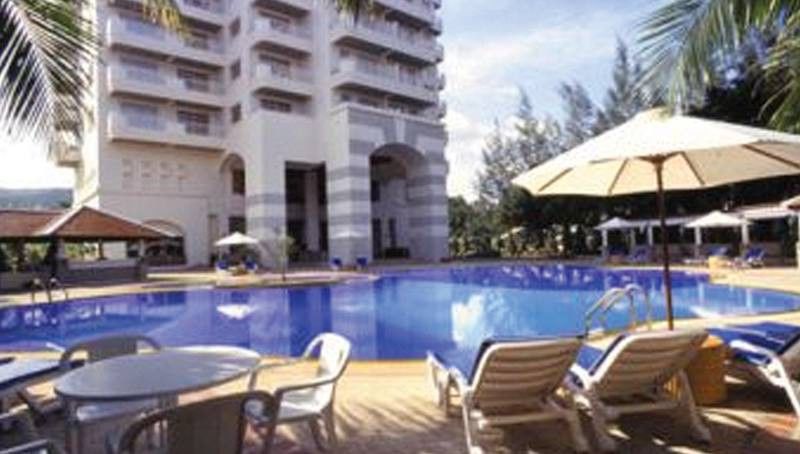 מלון Waterfront Phuket By Centara Karon